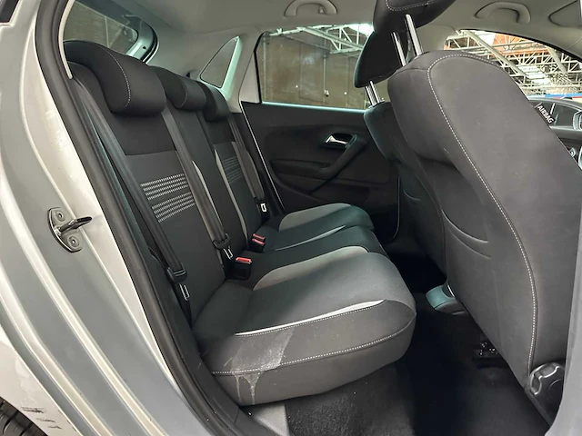 Volkswagen polo 1.2-12v bl.m. comfl. 69pk 2013, r-886-hn - afbeelding 24 van  35