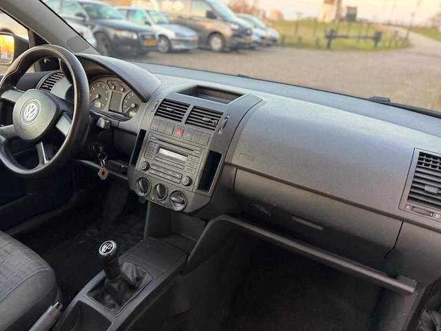 Volkswagen polo 1.2-12v clima trendline jg-883-g - afbeelding 4 van  24