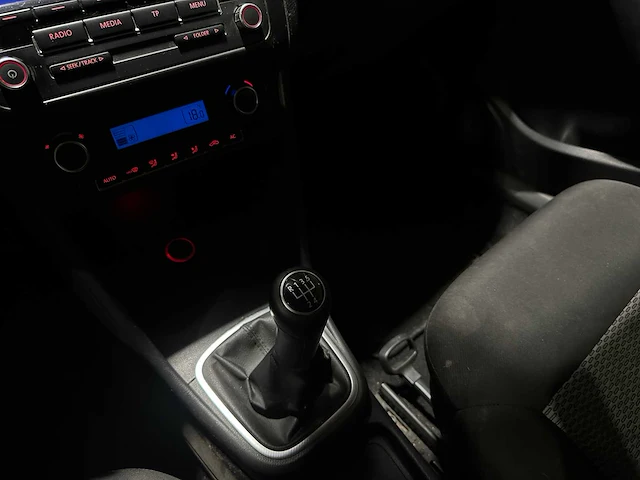 Volkswagen polo 1.2 tdi bluemotion comfortline 75pk 2011, 44-rfg-1 - afbeelding 16 van  34