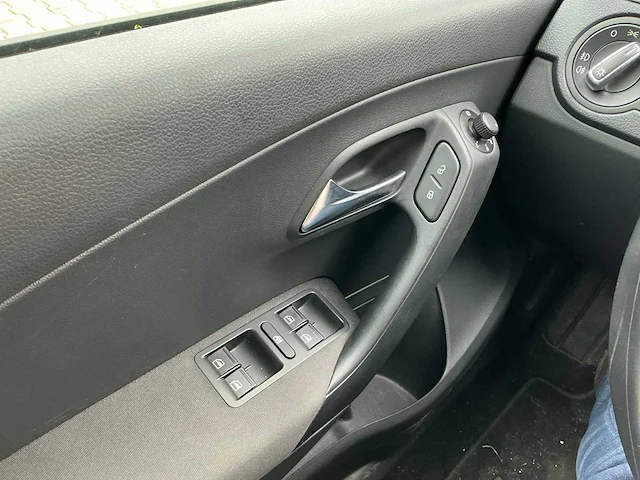 Volkswagen polo 1.2 tdi bluemotion personenauto - afbeelding 13 van  32