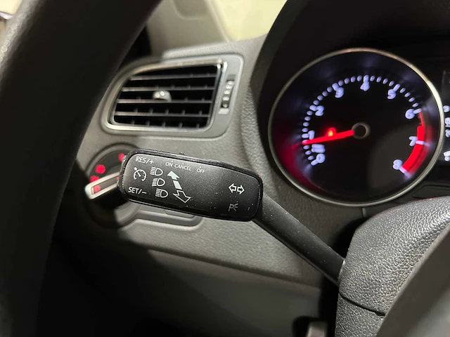 Volkswagen polo 1.2 tsi comfortline (automaat) 90pk 2016, jk-564-n - afbeelding 16 van  40