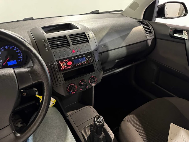 Volkswagen polo 1.4-16v comfortline, 29-hhv-3 - afbeelding 2 van  12