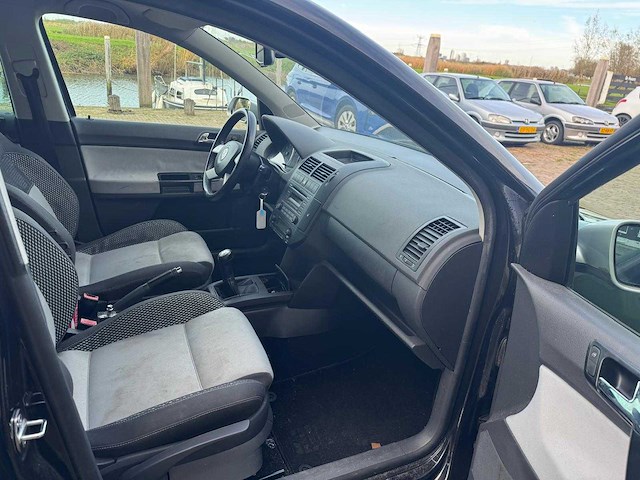 Volkswagen polo 1.4-16v cross clima 13-zn-fh - afbeelding 26 van  28