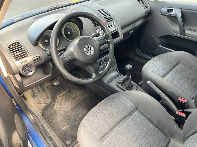 Volkswagen polo 1.4-16v trendline 2001 | 76-hh-zs - afbeelding 4 van  15