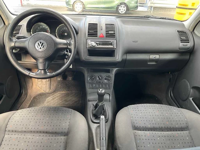 Volkswagen polo 1.4-16v trendline 2001 | 76-hh-zs - afbeelding 3 van  15