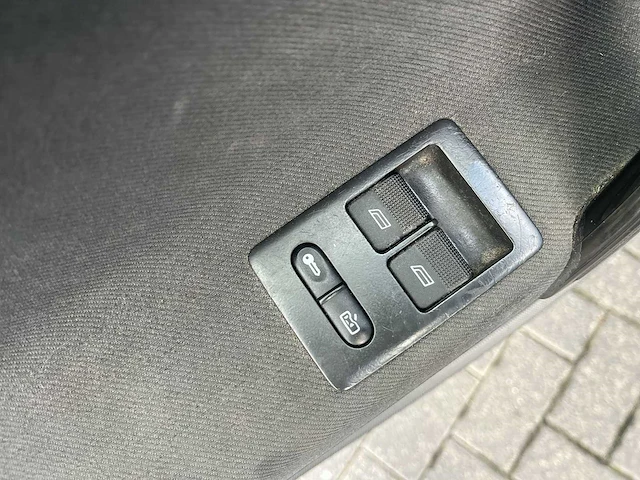 Volkswagen polo 1.4-16v trendline 2001 | 76-hh-zs - afbeelding 7 van  24