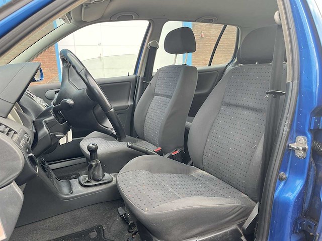 Volkswagen polo 1.4-16v trendline 2001 | 76-hh-zs - afbeelding 14 van  24