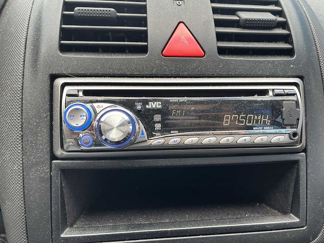 Volkswagen polo 1.4-16v trendline 2001 | 76-hh-zs - afbeelding 19 van  24