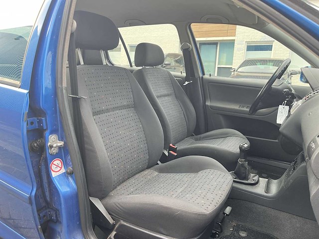 Volkswagen polo 1.4-16v trendline 2001 | 76-hh-zs - afbeelding 24 van  24