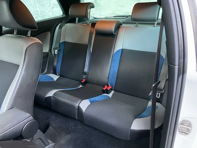 Volkswagen polo 1.4 tsi bluegt (wrc livery) 140pk 2013, ph-445-x - afbeelding 24 van  34