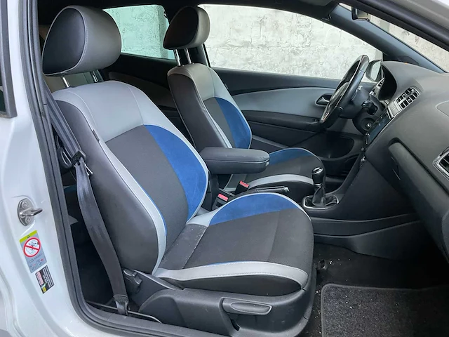 Volkswagen polo 1.4 tsi bluegt (wrc livery) 140pk 2013, ph-445-x - afbeelding 25 van  34