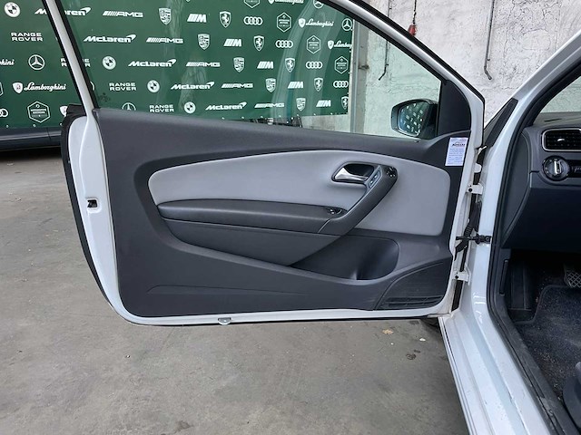 Volkswagen polo 1.4 tsi bluegt (wrc livery) 140pk 2013, ph-445-x - afbeelding 19 van  34