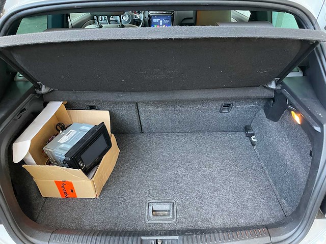 Volkswagen polo 1.4 tsi bluegt (wrc livery) 140pk 2013, ph-445-x - afbeelding 20 van  34