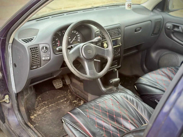 Volkswagen polo 1.6 automaat , sp-rx-43 - afbeelding 3 van  13