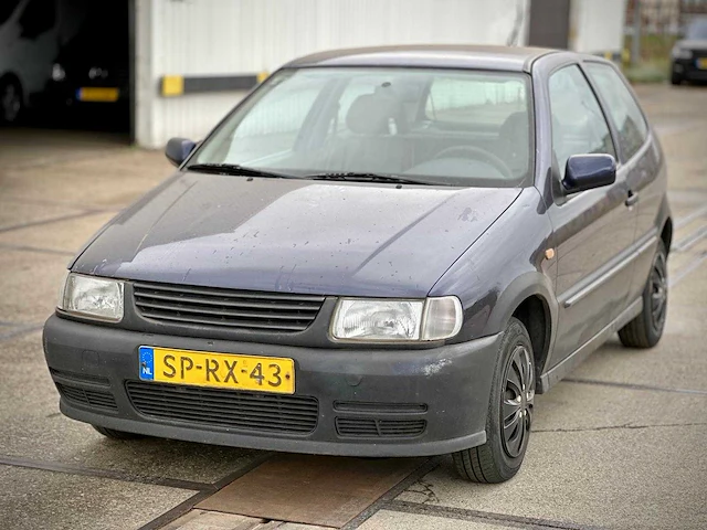 Volkswagen polo 1.6 automaat , sp-rx-43 - afbeelding 1 van  13