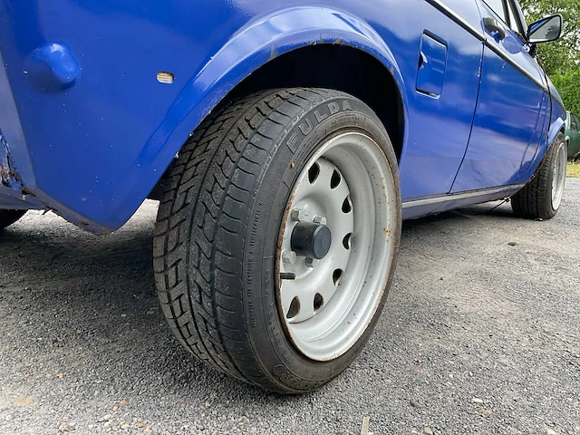 Volkswagen polo 1f oldtimer auto - afbeelding 18 van  43