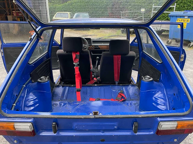 Volkswagen polo 1f oldtimer auto - afbeelding 19 van  43