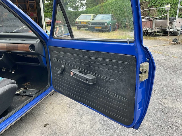 Volkswagen polo 1f oldtimer auto - afbeelding 22 van  43
