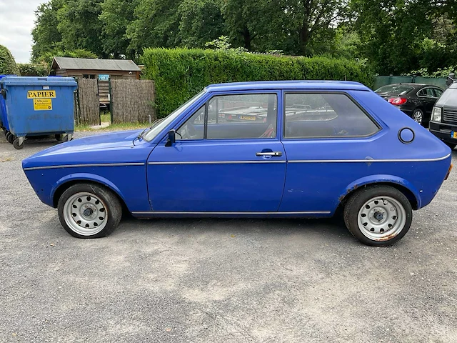 Volkswagen polo 1f oldtimer auto - afbeelding 12 van  43