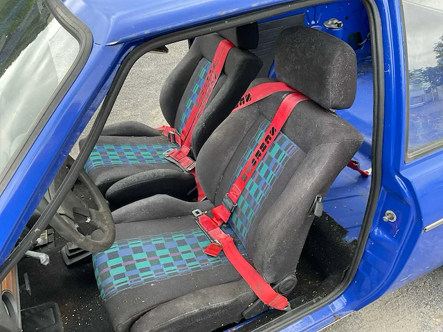 Volkswagen polo 1f oldtimer auto - afbeelding 26 van  43