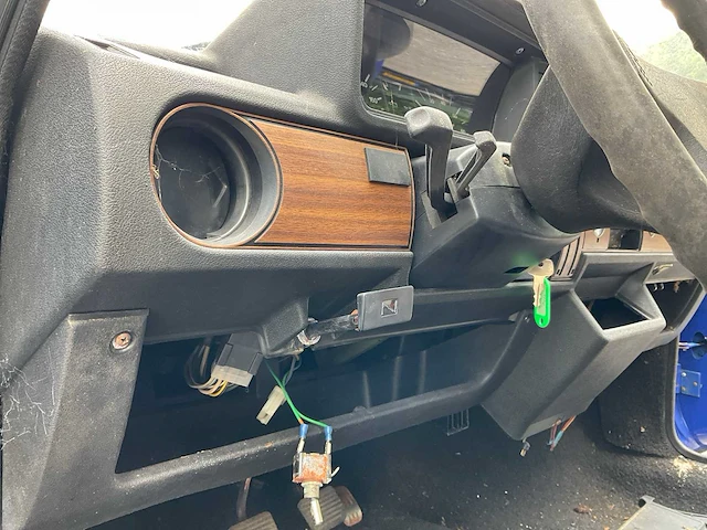 Volkswagen polo 1f oldtimer auto - afbeelding 28 van  43