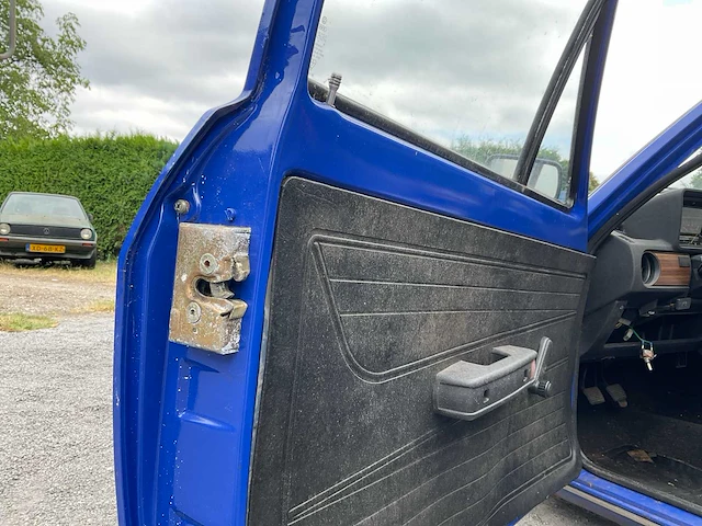 Volkswagen polo 1f oldtimer auto - afbeelding 32 van  43