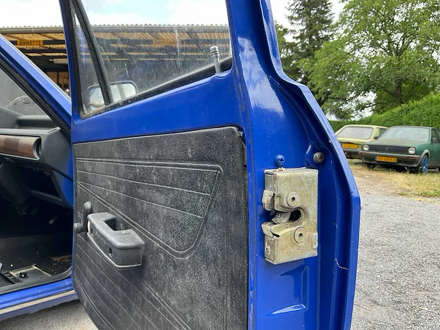 Volkswagen polo 1f oldtimer auto - afbeelding 37 van  43