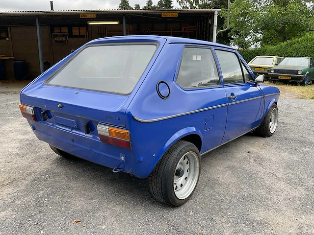 Volkswagen polo 1f oldtimer auto - afbeelding 39 van  43