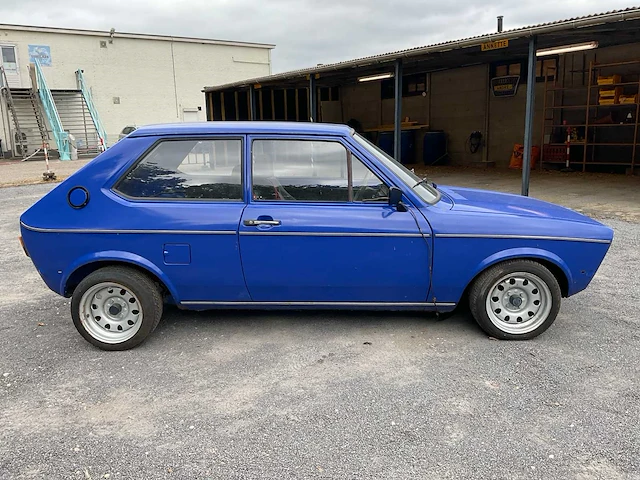 Volkswagen polo 1f oldtimer auto - afbeelding 40 van  43