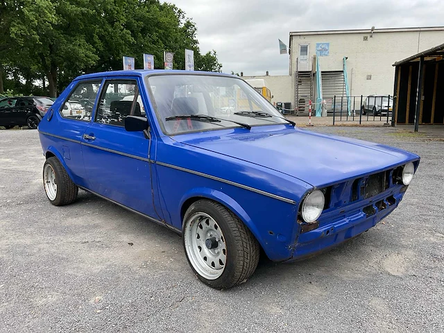 Volkswagen polo 1f oldtimer auto - afbeelding 41 van  43