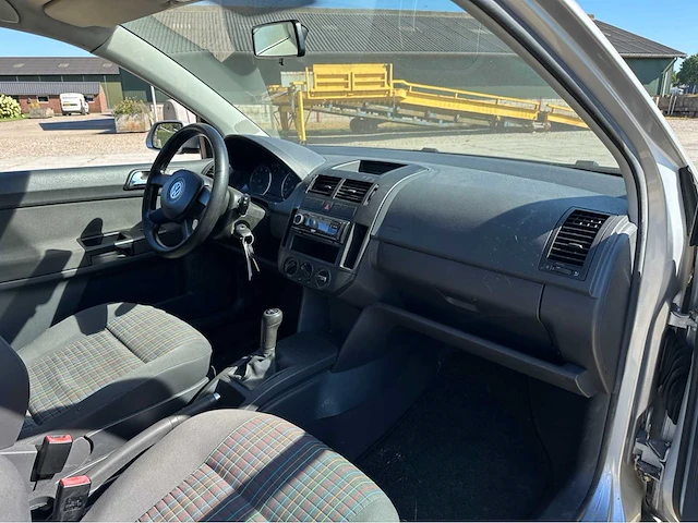 Volkswagen polo 2005 benzine - afbeelding 20 van  37