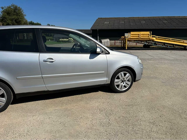 Volkswagen polo 2005 benzine - afbeelding 35 van  37