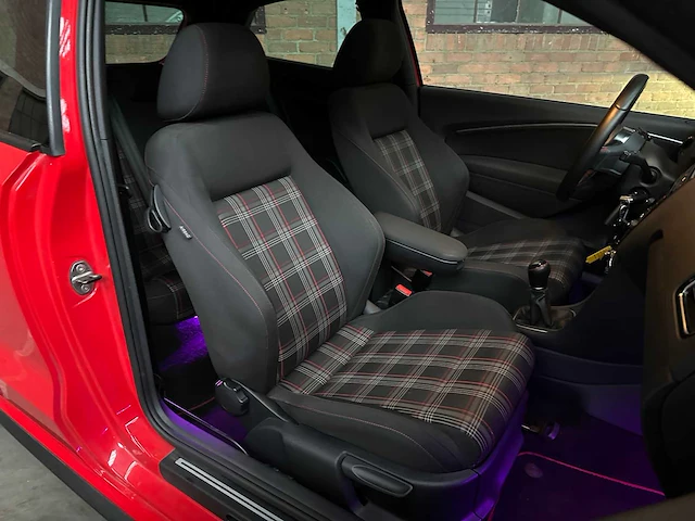 Volkswagen polo gti 1.8 tsi 192pk 2015, gjb-52-g - afbeelding 24 van  38