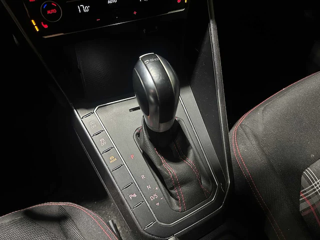 Volkswagen polo gti 2.0 tsi 200pk 2019, h-753-zl - afbeelding 28 van  43