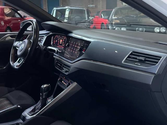 Volkswagen polo gti 2.0 tsi 200pk 2019, p-213-jn - afbeelding 32 van  45