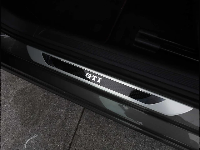 Volkswagen polo gti 2.0 tsi 200pk automaat 2019 panodak keyless camera adaptive led dodehoek carplay stoelverwarming - afbeelding 18 van  42