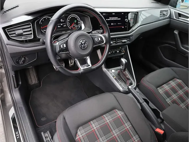 Volkswagen polo gti 2.0 tsi 200pk automaat 2019 panodak keyless camera adaptive led dodehoek carplay stoelverwarming - afbeelding 3 van  42