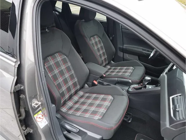Volkswagen polo gti 2.0 tsi 200pk automaat 2019 panodak keyless camera adaptive led dodehoek carplay stoelverwarming - afbeelding 6 van  42