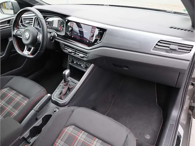 Volkswagen polo gti 2.0 tsi 200pk automaat 2019 panodak keyless camera adaptive led dodehoek carplay stoelverwarming - afbeelding 8 van  42
