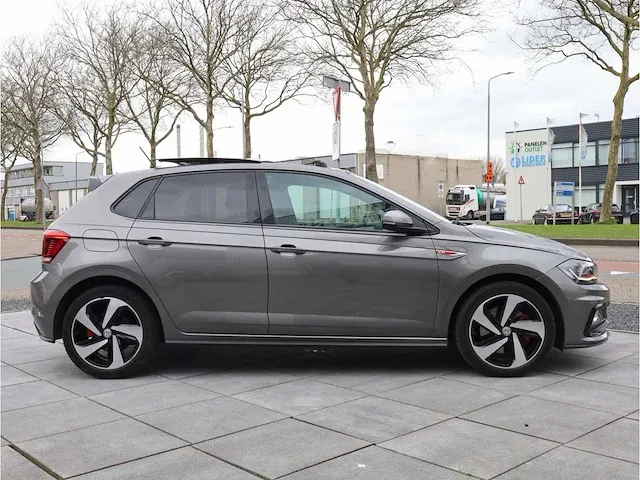Volkswagen polo gti 2.0 tsi 200pk automaat 2019 panodak keyless camera adaptive led dodehoek carplay stoelverwarming - afbeelding 39 van  42