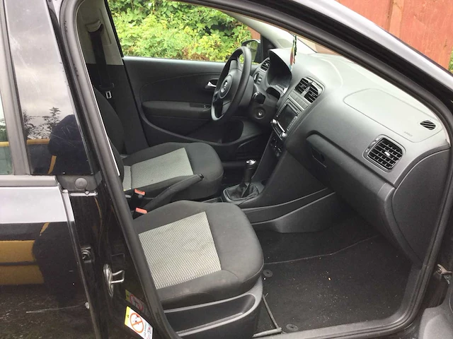 Volkswagen polo personenauto - afbeelding 12 van  14