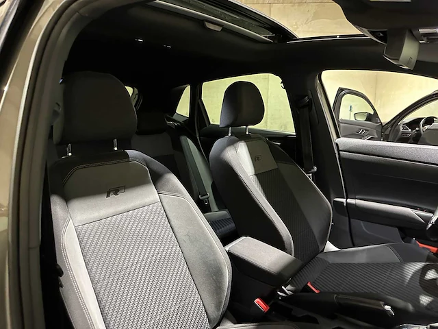 Volkswagen polo r-line 1.5 tsi highline business r 150pk 2020, g-905-xr - afbeelding 35 van  43