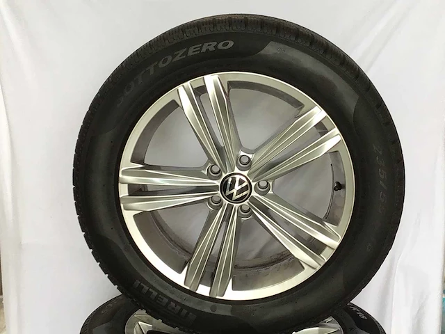 Volkswagen r-line sebring 19 velg (4x) - afbeelding 1 van  5