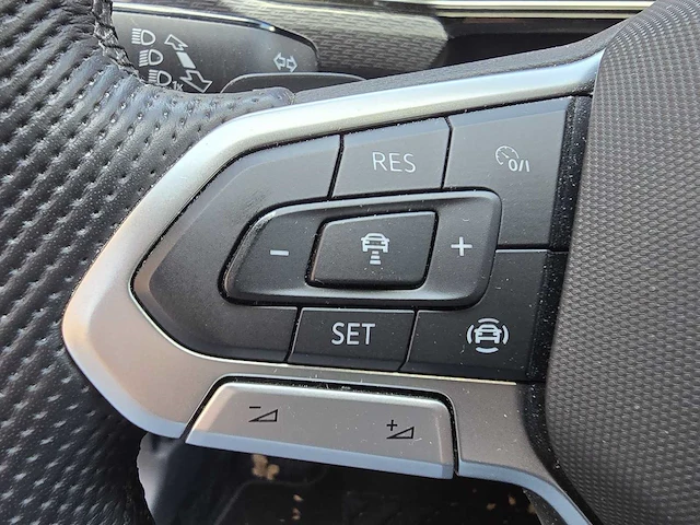 Volkswagen t-cross 1.5 tsi r-line - dsg - car 2021 | 00-35-28 - afbeelding 10 van  41