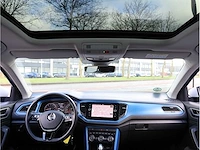 Volkswagen t-roc 1.5 tsi automaat 2019 panoramadak adaptive cruise navigatie stoelverwarming lane assist - afbeelding 8 van  30