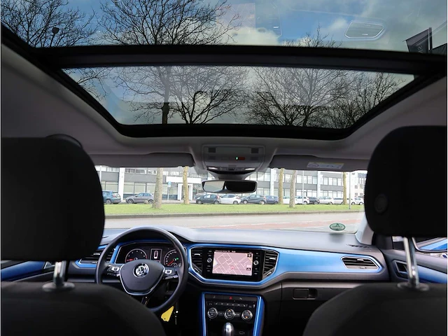 Volkswagen t-roc 1.5 tsi automaat 2019 panoramadak adaptive cruise navigatie stoelverwarming lane assist - afbeelding 9 van  30