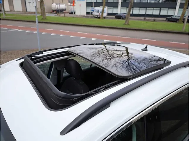 Volkswagen t-roc 1.5 tsi automaat 2019 panoramadak adaptive cruise navigatie stoelverwarming lane assist - afbeelding 2 van  30