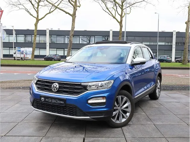 Volkswagen t-roc 1.5 tsi automaat 2019 panoramadak adaptive cruise navigatie stoelverwarming lane assist - afbeelding 1 van  30