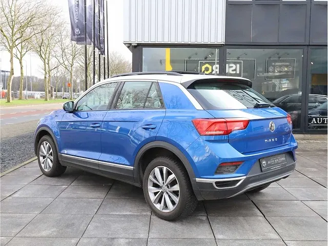 Volkswagen t-roc 1.5 tsi automaat 2019 panoramadak adaptive cruise navigatie stoelverwarming lane assist - afbeelding 23 van  30