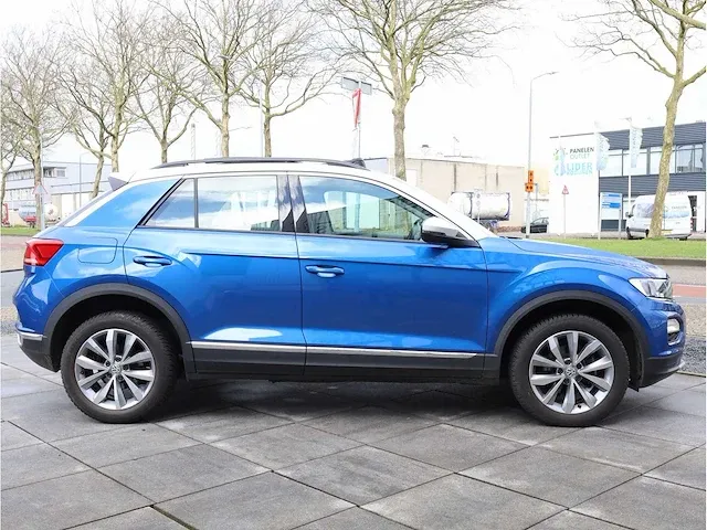 Volkswagen t-roc 1.5 tsi automaat 2019 panoramadak adaptive cruise navigatie stoelverwarming lane assist - afbeelding 27 van  30